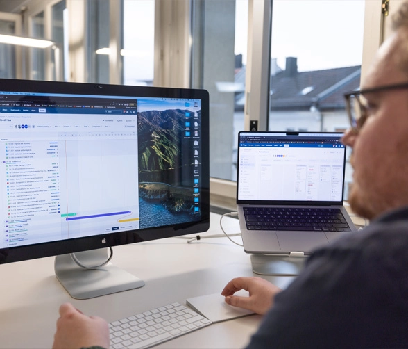 Project Manager der Digio AG bei der Arbeit.